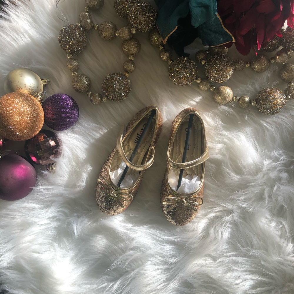 BRAND NEW: Gold Toddler Girl Dress Shoe